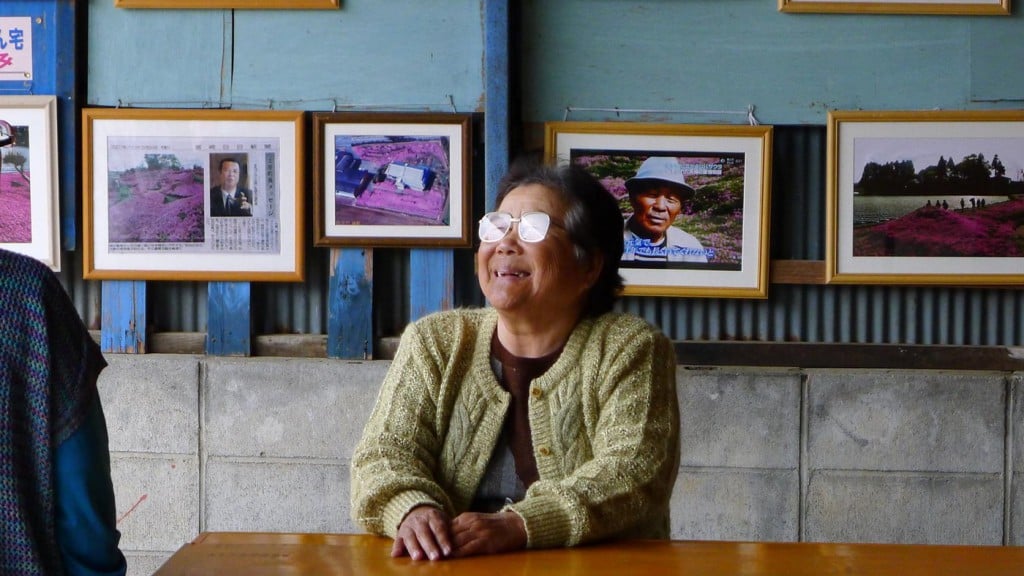 A Husband Spent Two Years Planting Thousands Of Flowers For His Blind Wife To Smell