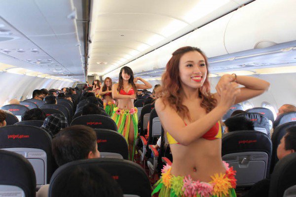 VietJet-bikini-airline3-600x400