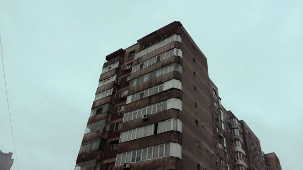 Balcon prăbușit de la etajul 10, într-un bloc din Berceni