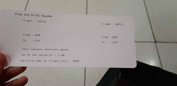 Români blocați pe aeroportul din Birmingham, Marea Britanie. Așteaptă de ore bune să decoleze (1)