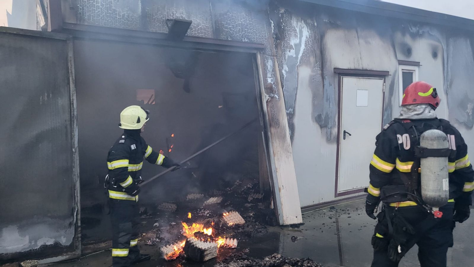 Incendiu De Propor Ii La O Ferm De G Ini Din Unim T Jude Ul Satu Mare