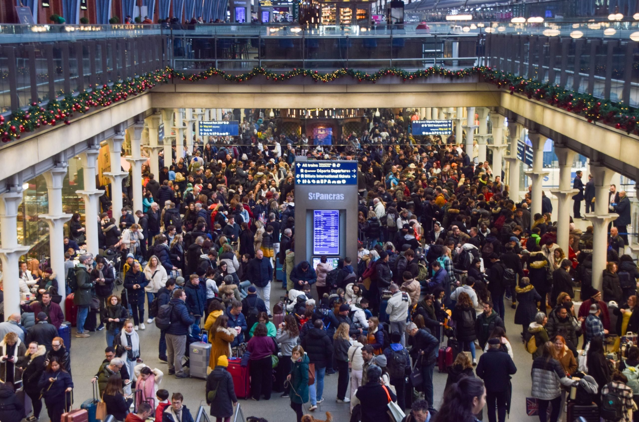 Circulația Trenurilor Eurostar Din Londra Anulată După Ce Un Tunel De