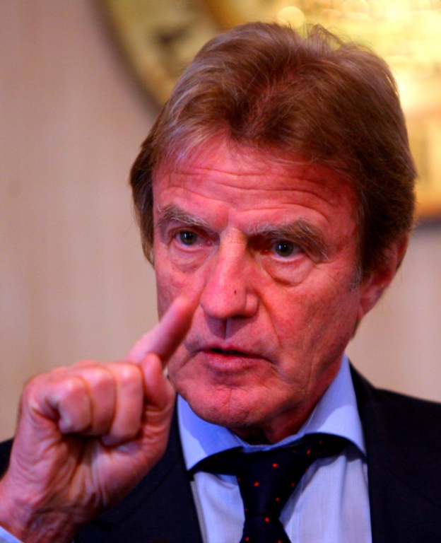 Autoritățile care nu-i cred pe copii. Cinci fetițe din Olt declară că au fost agresate sexual de șoferul de microbuz. Procuror: „N-au fost martori”