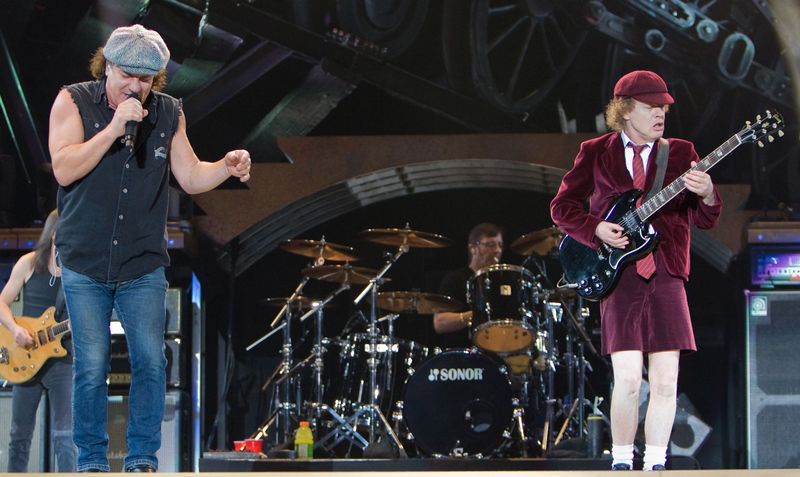 AC/DC Nu Mai Vine în România | Libertatea
