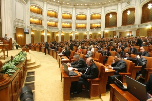 Codul Muncii va fi modificat: contractele de muncă vor putea fi semnate și electronic