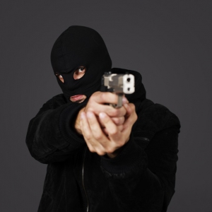 Un adolescent a intrat în două săli de clasă de la un liceu din Botoșani și a amenințat elevii și profesorii cu un pistol de jucărie