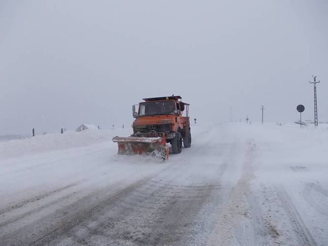 Restricții de trafic pentru camioane pe DN73 din Argeș din cauza ninsorii. Manevre blocate în Porturile Mării Negre Restricții de trafic pentru camioane pe DN73 din Argeș din cauza ninsorii. Manevre blocate în Porturile Mării Negre