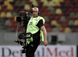 Ce salarii se câștigă în televiziune? Cât câștigă un cameraman vs un producător vs un editor video