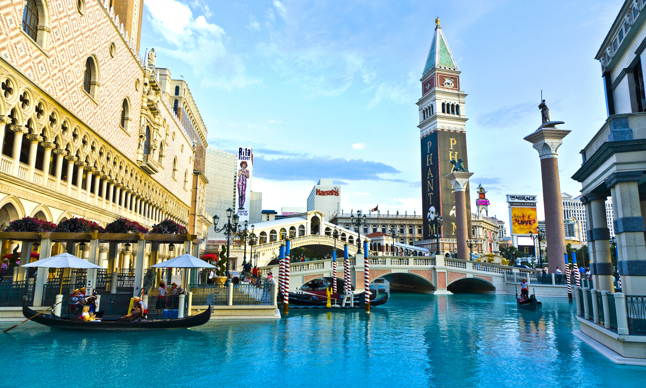 The Venetian are și un canal navigabil, exact ca-n Veneția!