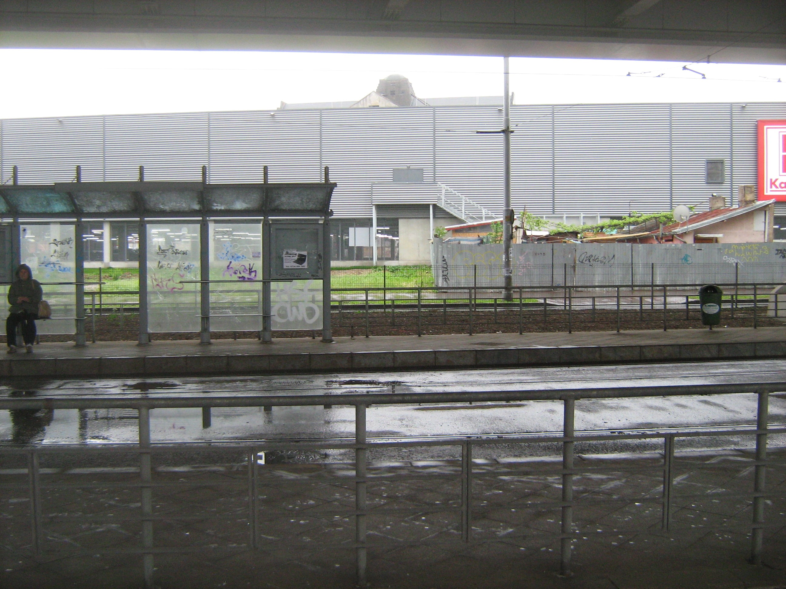 EXCLUSIV | O Bucureșteancă E Proprietara Unei Stații RATB. Cum De-a ...