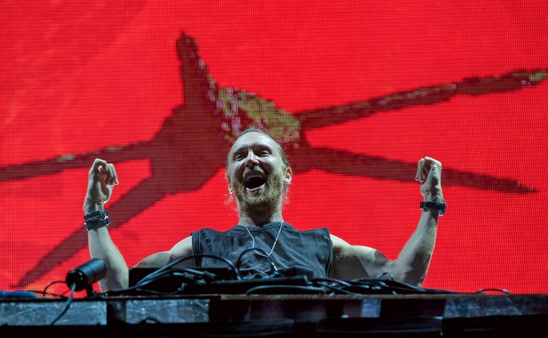 epa04820632 French DJ David Guetta performs on stage at the O2 World in Hamburg, Germany, 26 June 2015. The concert was part of Guetta's 'Listen' tour. EPA/AXEL HEIMKEN