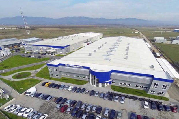 O cunoscută firmă acordă angajaților câte o primă de 1.000 de euro pentru că poartă mască în pandemie