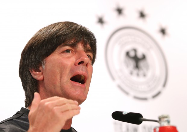Selecţionerul Germaniei, Joachim Low, este sub o mare presiune. Fanii nu-l mai vor