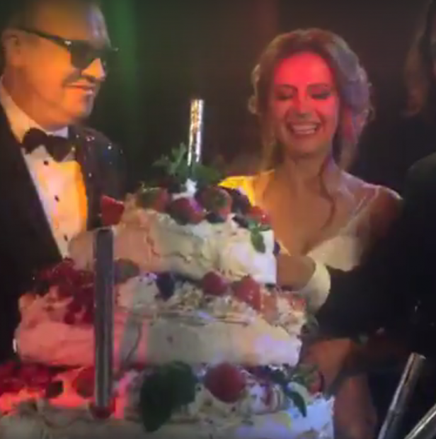 Ce tort au ales Gabriel Cotabiță și Alina la nuntă!