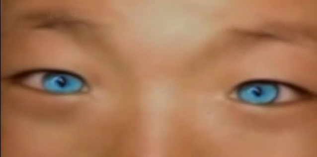 Ochii lui Nong au o culoare deosebita si stralucesc. El poate sa vada si in intuneric