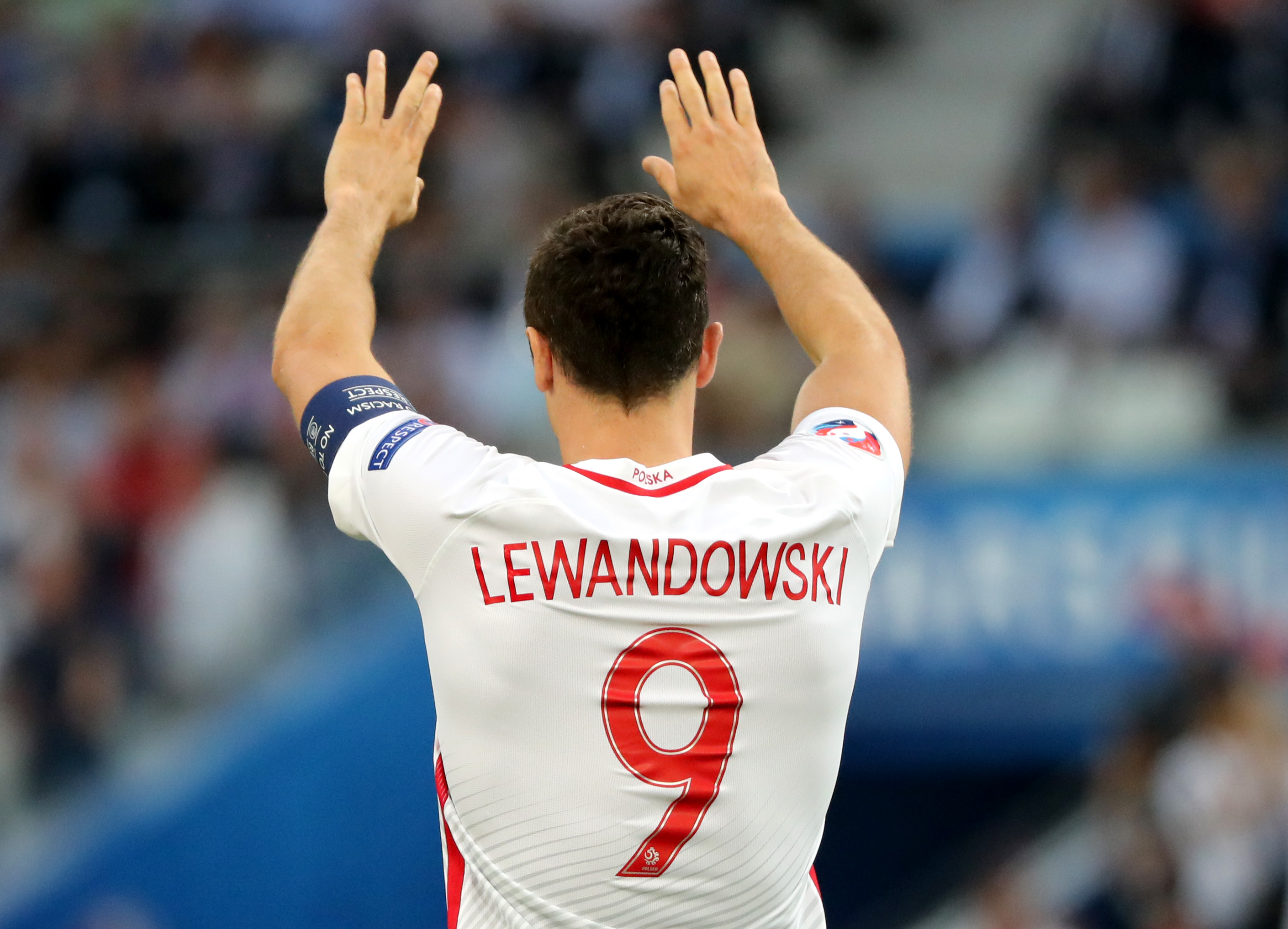 epa05399721 Robert Lewandowski of Poland celebrates after scoring the 1-0 goal during the UEFA EURO 2016 quarter final match between Poland and Portugal at Stade Velodrome in Marseille, France, 30 June 2016. (RESTRICTIONS APPLY: For editorial news reporting purposes only. Not used for commercial or marketing purposes without prior written approval of UEFA. Images must appear as still images and must not emulate match action video footage. Photographs published in online publications (whether via the Internet or otherwise) shall have an interval of at least 20 seconds between the posting.) EPA/OLIVER WEIKEN EDITORIAL USE ONLY