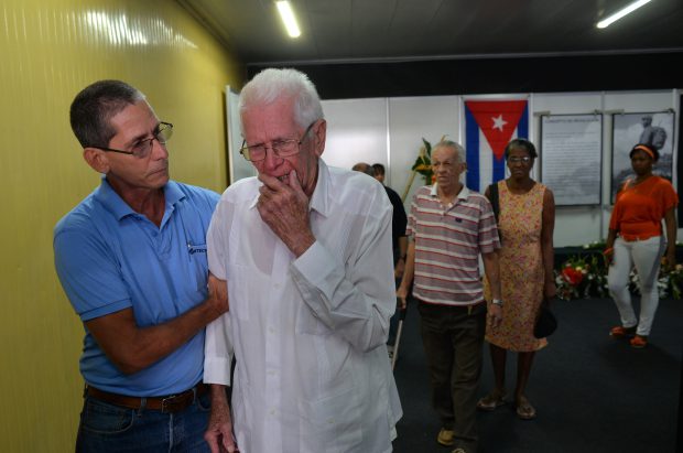 Oamenii au plâns în momentul în care i-au adus un ultim omagiu lui Fidel Castro