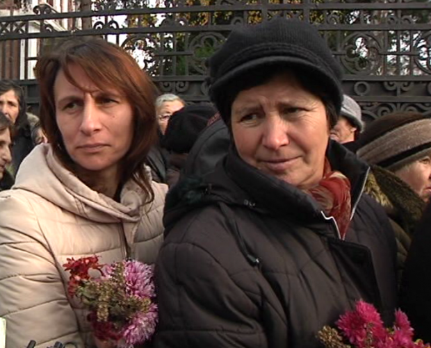 tamara si vasilica inundate pechea la moaste