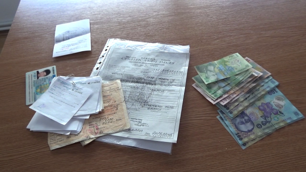 Un vânzător de mături a înapoiat aproape 1.000 de lei. Erau ajutorul de înmormântare al unei văduve din Galați