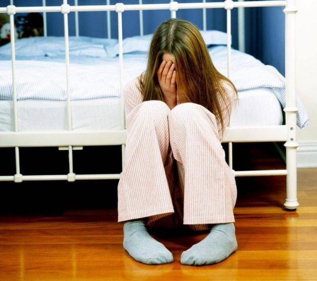 Mamă de 13 ani, aflată cu bebelușul în spital, externată fără știrea Protecției Copilului, care o avea în grijă