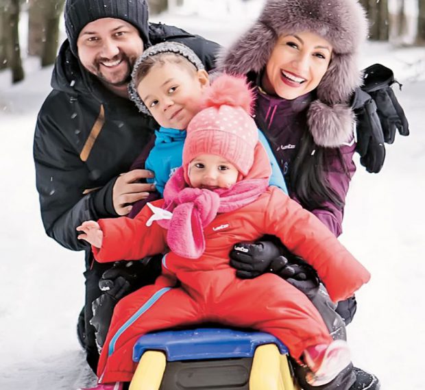 Aniversarea lui Cătălin începe în familie, dimineața. În anii trecuți, m-au trezit cu chef de petrecere! Am mâncat tort și la micul dejun!', ne-a povestit el. Andra și David sunt responsabili cu surprizele pentru tati, iar Eva Ioana li se va alătura când va crește