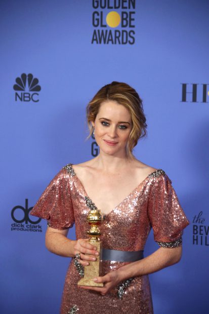 Claire Foy joacă rolul reginei Elisabeta a II-a în serialul