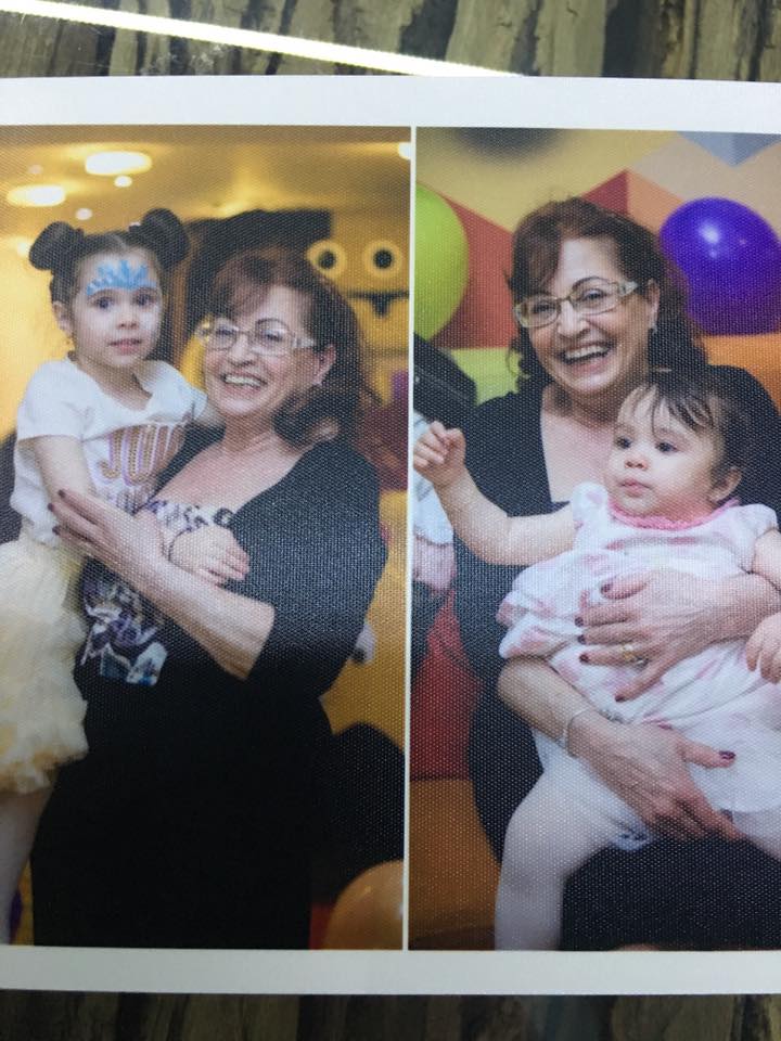 Mama lui Pepe, alături de nepoțelele sale