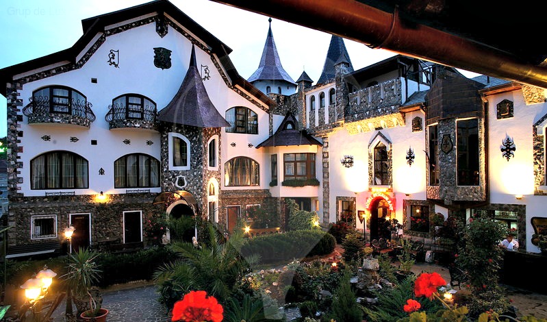 adrian-sarmasan-castel