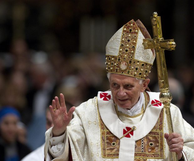 Benedict al XVI-lea își cere iertare: „Durerea mea este imensă pentru abuzurile şi greşelile care au avut loc în timpul mandatului meu”