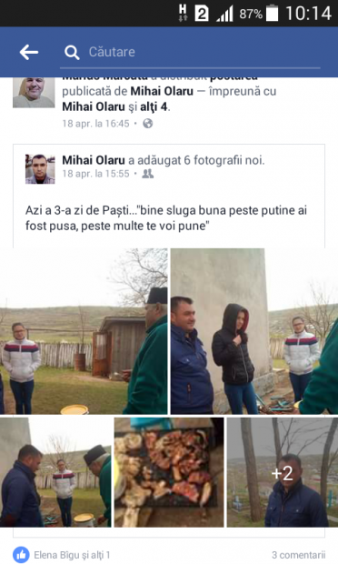 Preotul Marius Mărcută, preparând fripturile alături de trei enoriași