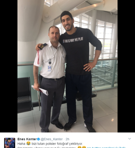 UPDATE. Enes Kanter, baschetbalist în NBA, a fost blocat pe aeroportul din București! Este un adversar al lui Erdogan! Reacția lui Meleșcanu / DOCUMENTE & VIDEO