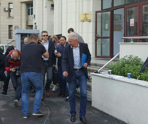 Fetiția lui Condrea mai stă două săptămâni departe de orfelinat. Instanța Curții de Apel București a amânat pronunțarea, timp în care copila va locui la fosta soție a patronului Hexi Pharma