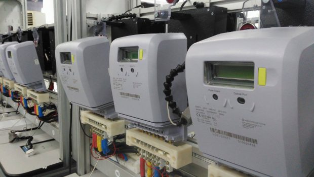 Românii, obligați să suporte cel puțin o parte din costurile instalării de contoare inteligente. Cât costă un dispozitiv