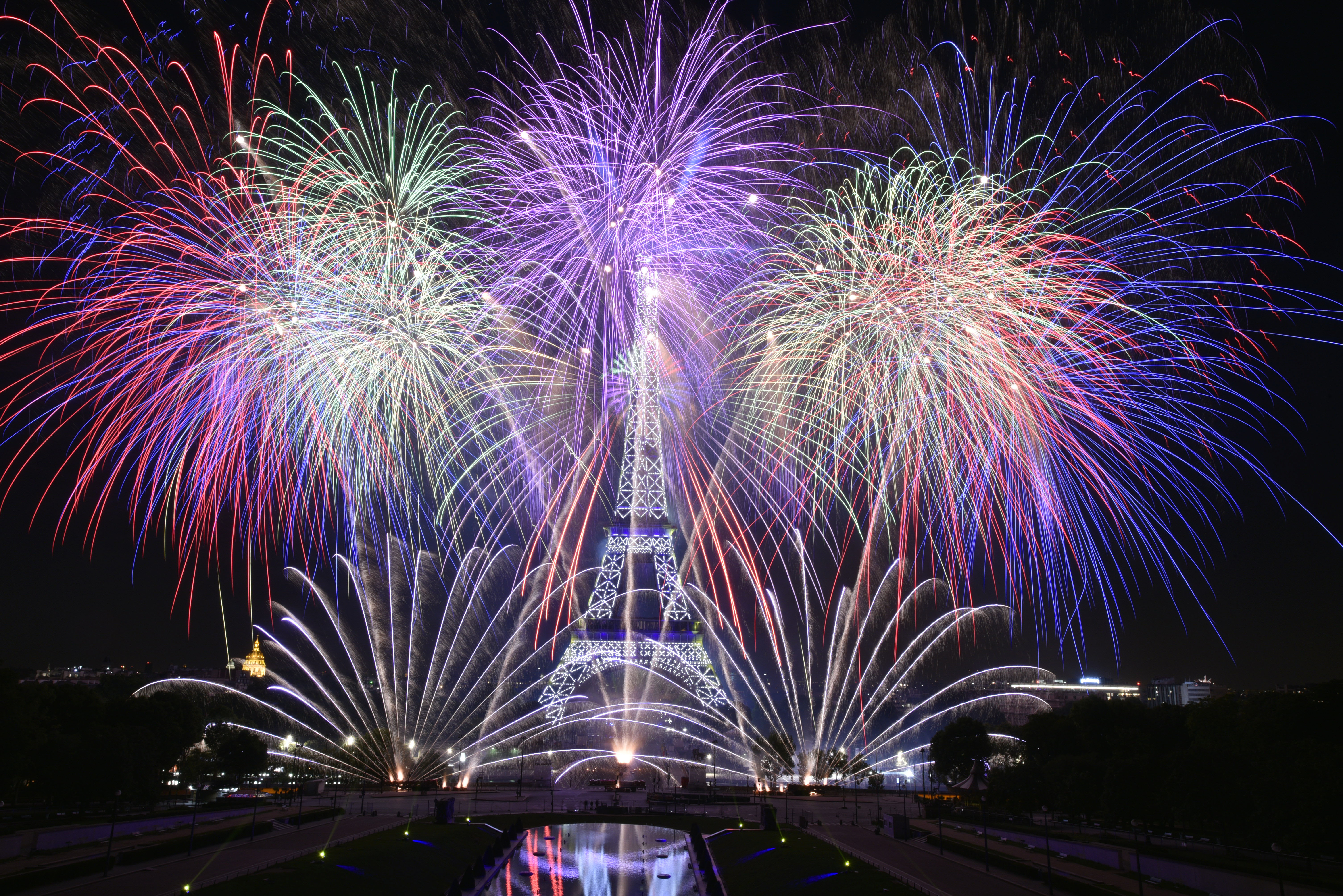 Video Foto Spectacol Impresionant De Artificii La Turnul