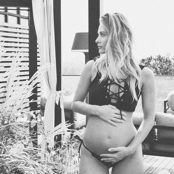 Sora Deliei, în costum de baie. Oana este însărcinată în 6 luni. “Nu există cuvinte”
