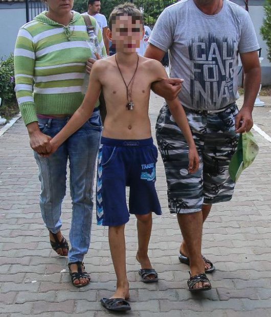 Oamenii spun că responsabil pentru fenomenele care se intamplă de mai multe zile aici ar fi chiar acest copil, pe nume Andrei D.