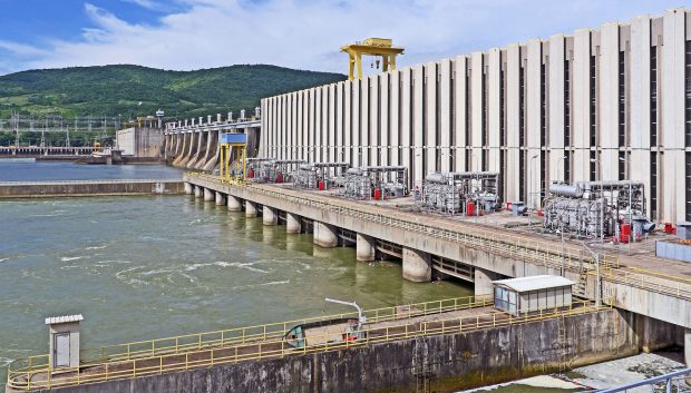 Energia hidro ne-a salvat în ultimele zile, dar Ministerul Mediului și unele ONG-uri blochează terminarea hidrocentralelor începute de Ceaușescu