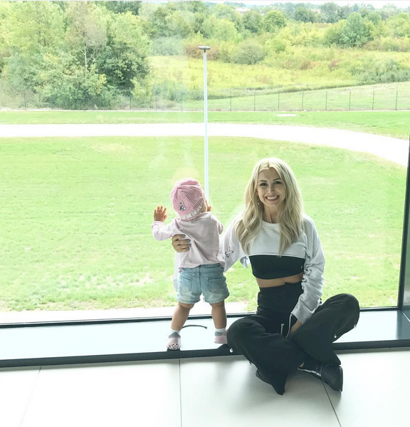 Andreea Bălan a plecat în vacanță cu fiica și soțul ei. Ce mult a crescut Ella. “Mă dor obrajii de cât am râs”