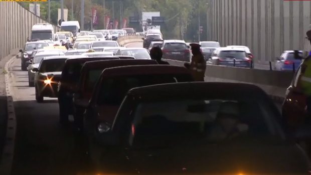 Accident în lanț în Pasajul Băneasa. Traficul a fost blocat pe sensul de ieșire din București, după ce mai multe mașini s-au lovit