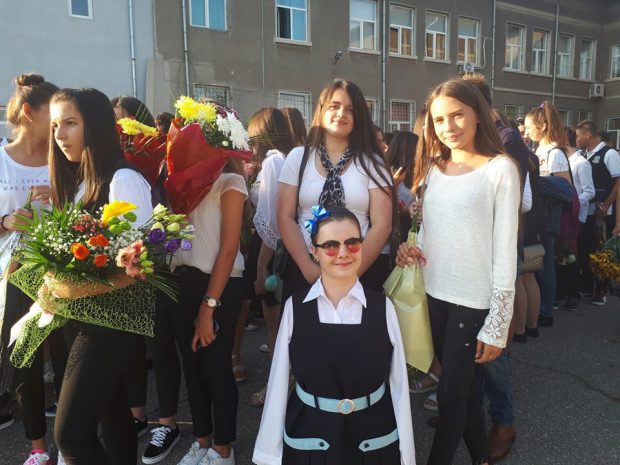Lorelai Moşneguţu, în prima zi de școală. Imagini emoționante cu fetița fără mâini, câștigătoarea Românii au talent