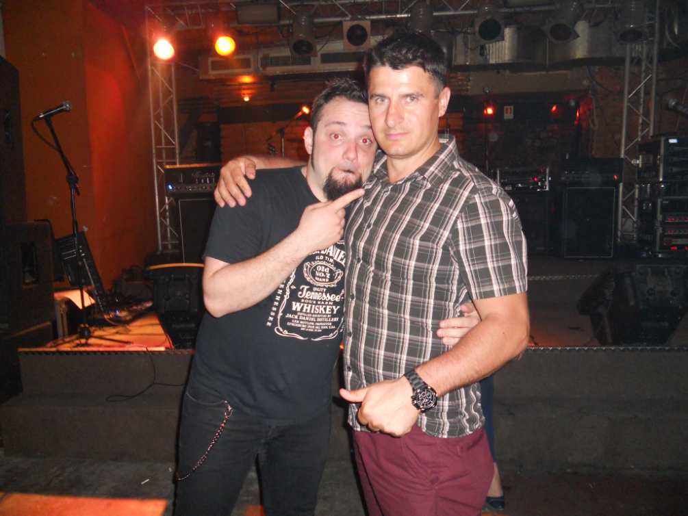 Jurnalist Libertatea, poveste de pe marginea infernului. ”Atunci am întârziat. Și când am ajuns în Colectiv, oamenii aveau chip de zombie și prietenii mei ardeau de vii”