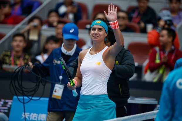 LIVE TEXT Sorana Cîrstea - Karolina Pliskova 6-1, 7-5, în optimile de la Beijing. Sorana a reușit minunea. Primul set l-a câștigat defilând, iar în al doilea a reușit o revenire fantastică