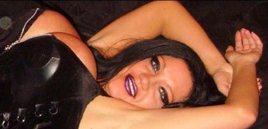 O prostituată străbate țara într-o rulotă pentru a face sex cu cât mai mulți bărbați. Clienții stau la coadă în fața mașinii | FOTO