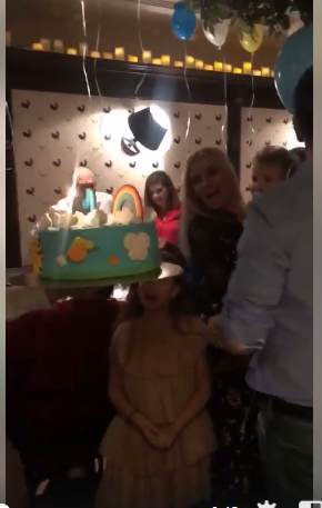 Andreea Bănică i-a tăiat moțul băiețelului ei