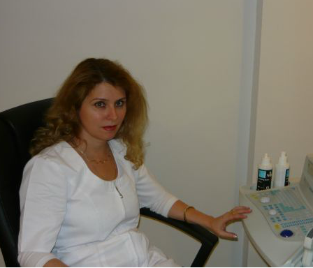 EXCLUSIV/ E ”doctor de suflete” prin muzică și medic primar în restul timpului. Solista Corina Elena Badea este șefă de secție la Spitalul Județean din Tulcea