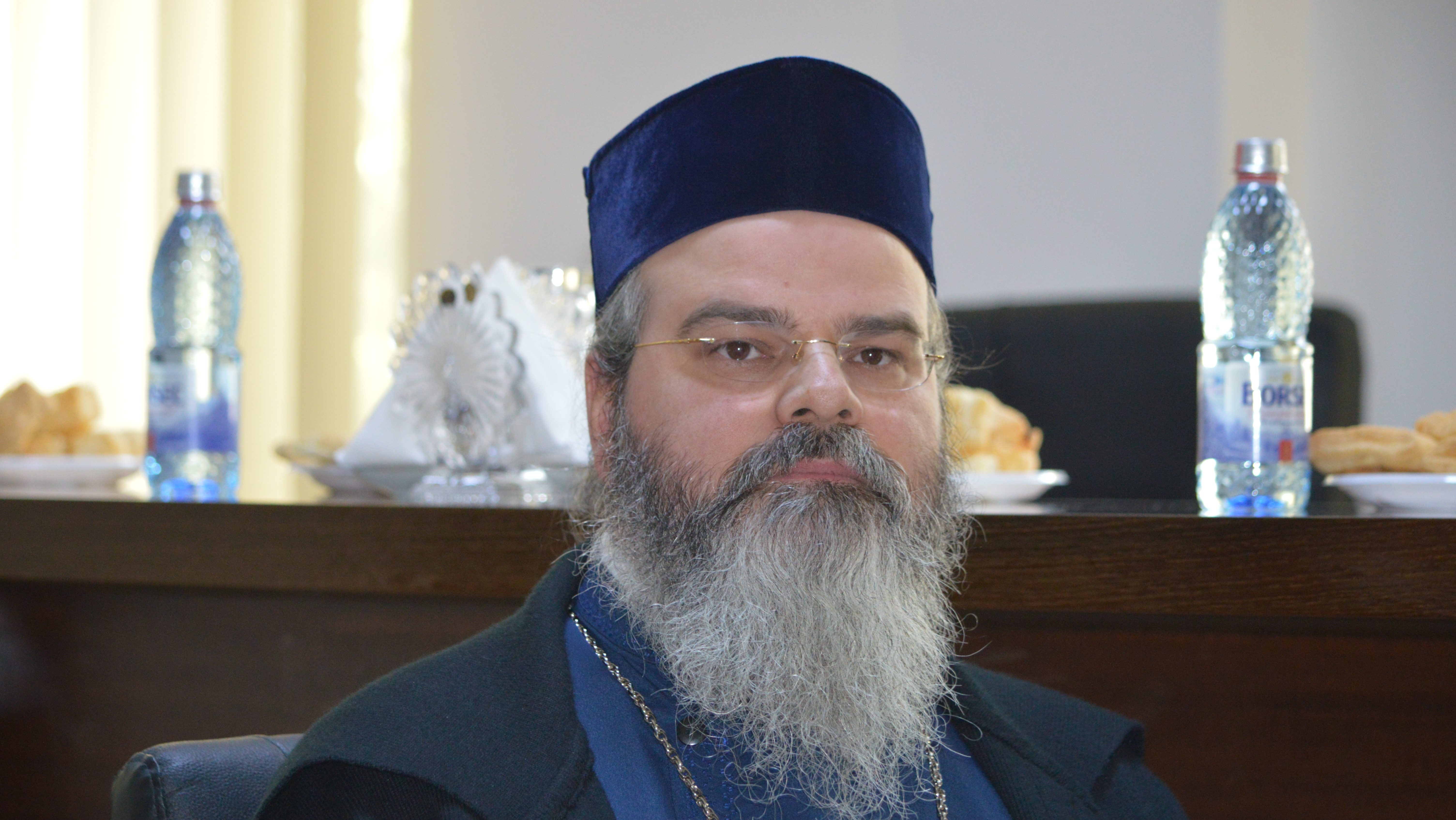 Episcopia Hușilor interzice acțiunile politice în biserici în timpul vizitei lui Călin Georgescu