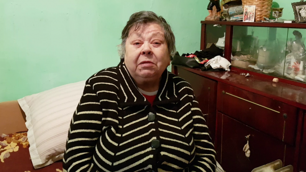 VIDEO/ Contabilitatea tristă a sărăciei: pensionarii cu venituri mici nu au dreptul la ajutor de încălzire. Lemnele de foc, udate cu lacrimile bătrânilor