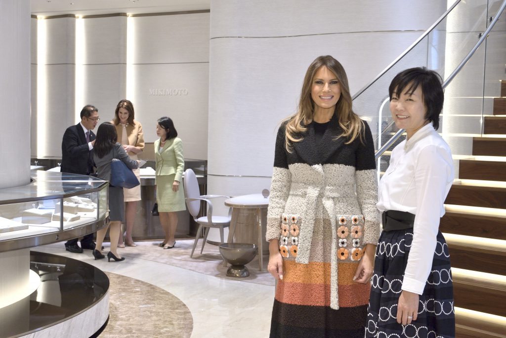 Cu ce s-a imbracat Melania Trump in Japonia