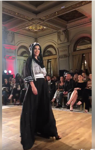 Andreea Tonciu și-a etalat mândră burtica de gravidă la o prezentare de modă. “Vine al doilea bebe? Ce frumos”