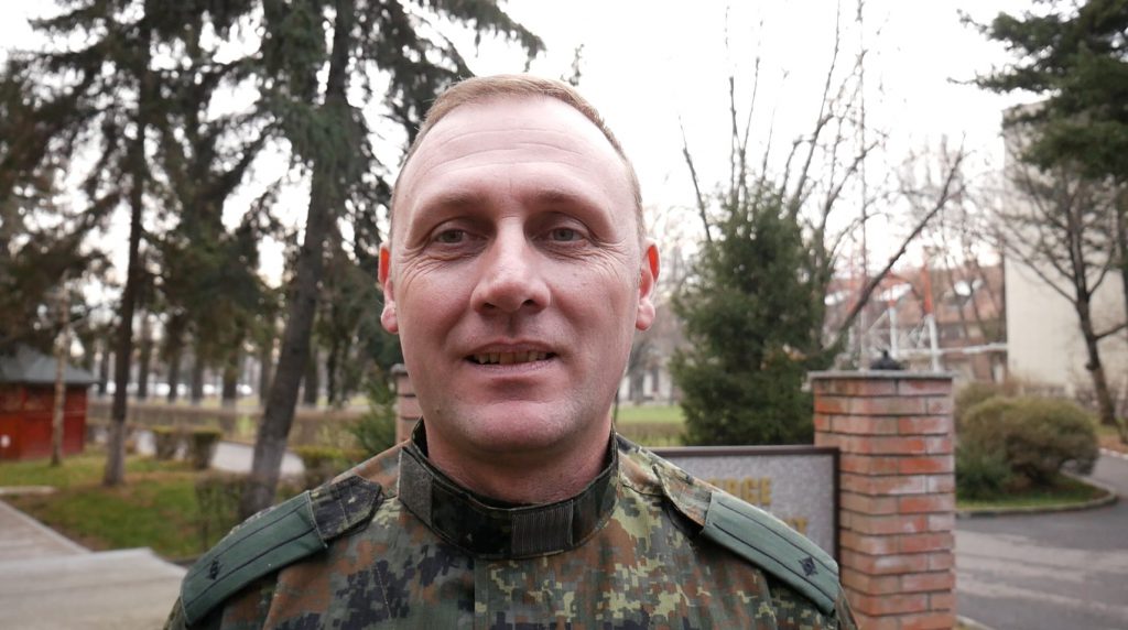 VIDEO | Cum petrec militarii NATO din România Crăciunul. Vor pune pe masă sarmale și prăjituri tradiționale